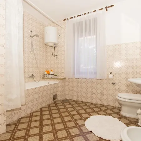 Apartment Lorenzo Trogir Exterior photo