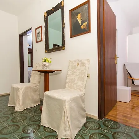 Apartment Lorenzo Trogir Exterior photo