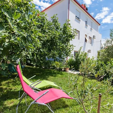 Apartment Lorenzo Trogir Exterior photo